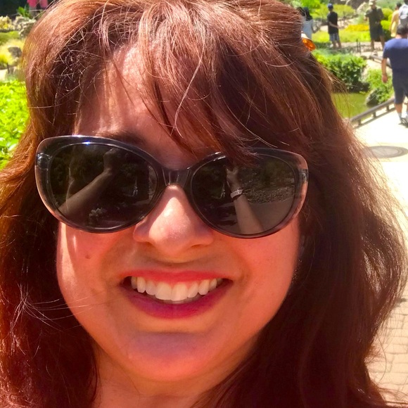 Meet your Posher, Lucy - Picture 1 of 3